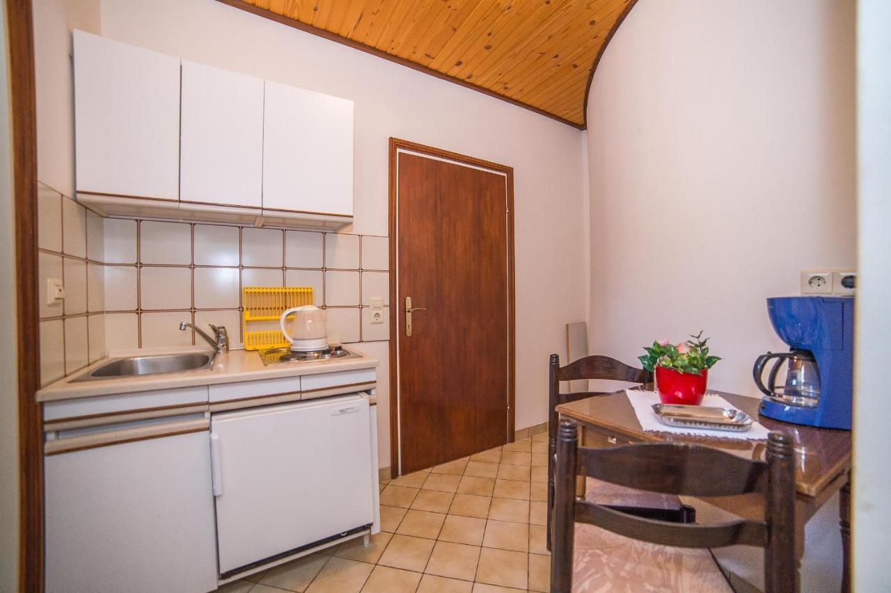 Apartments Pahljina Palit Экстерьер фото